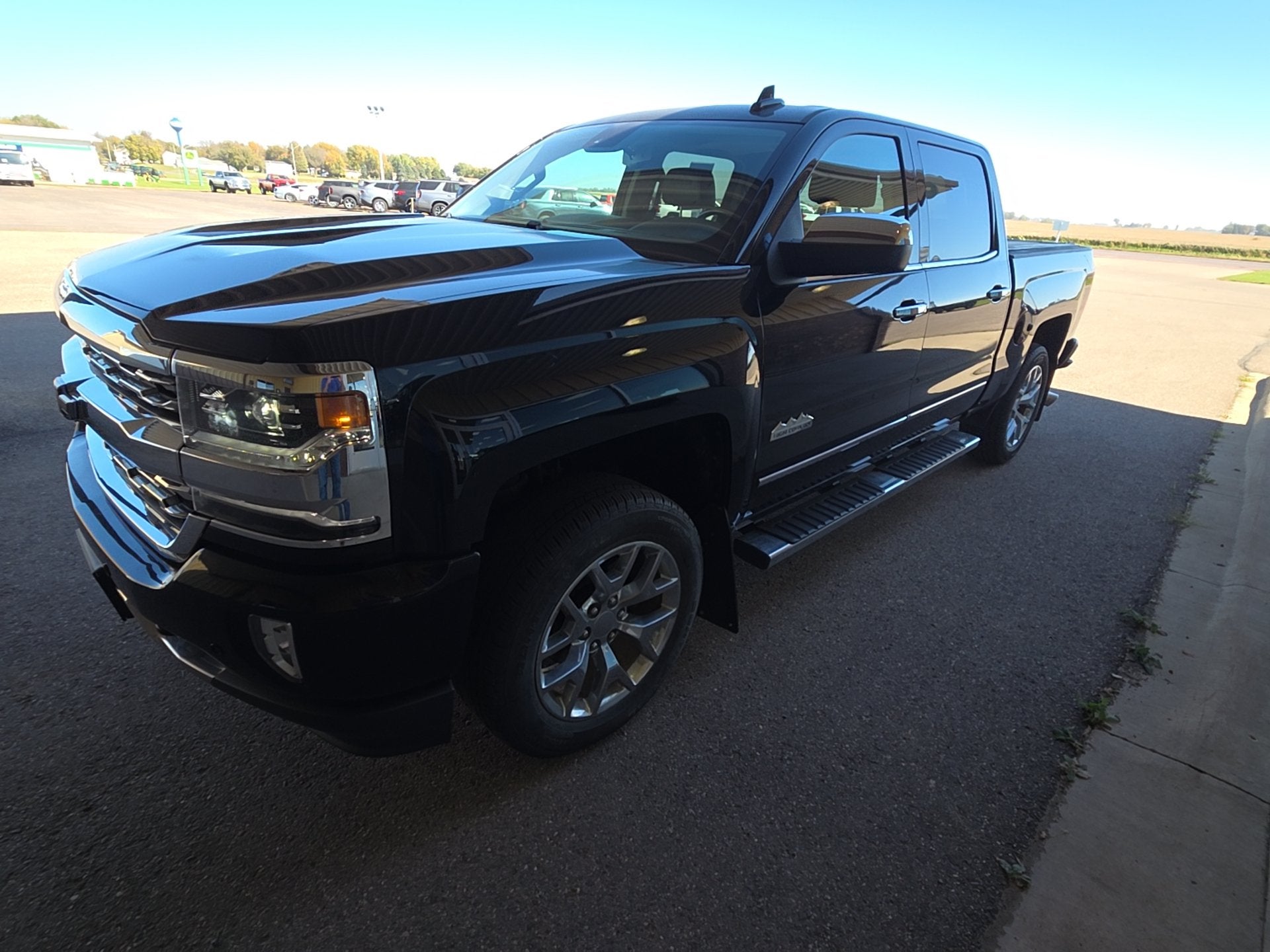 Used 2018 Chevrolet Silverado 1500 High Country with VIN 3GCUKTEC8JG552424 for sale in Truman, Minnesota